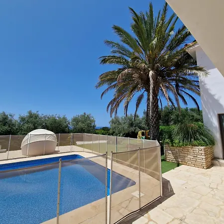 The Family Nest In Cyprus Willa *