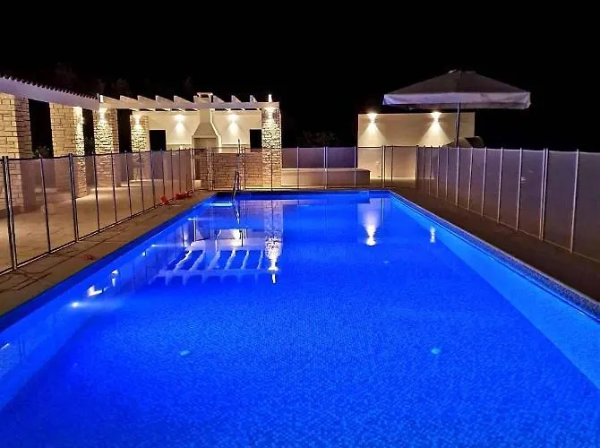 The Family Nest In Cyprus ヴィラ パ フォス