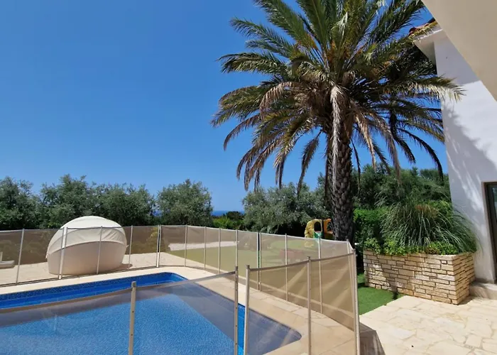 The Family Nest In Cyprus ヴィラ *